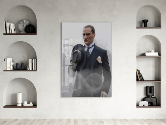 Atatürk Şapkalı Portre Cam Tablo