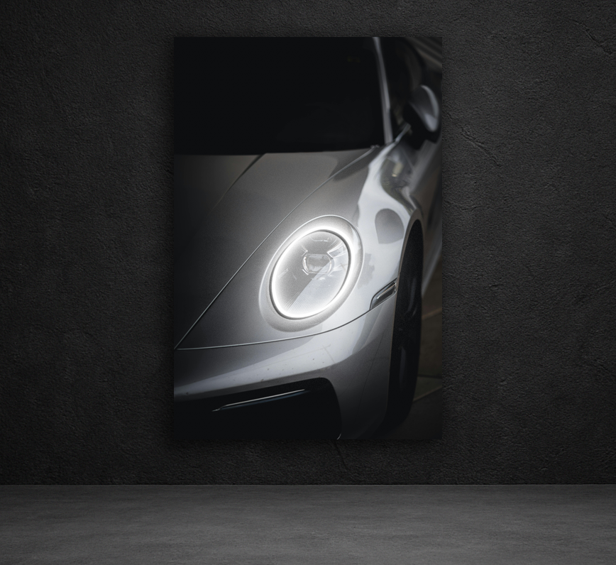 Gri Spor Otomobil UV Baskı Neon Tablo | Yuvarlak LED Far Detaylı Pleksi Duvar Dekoru | Minimalist Otomobil Sanatı