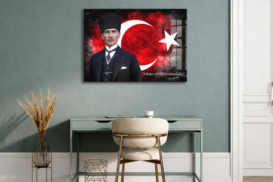 Kalpaklı Mustafa Kemal Atatürk Cam Tablo
