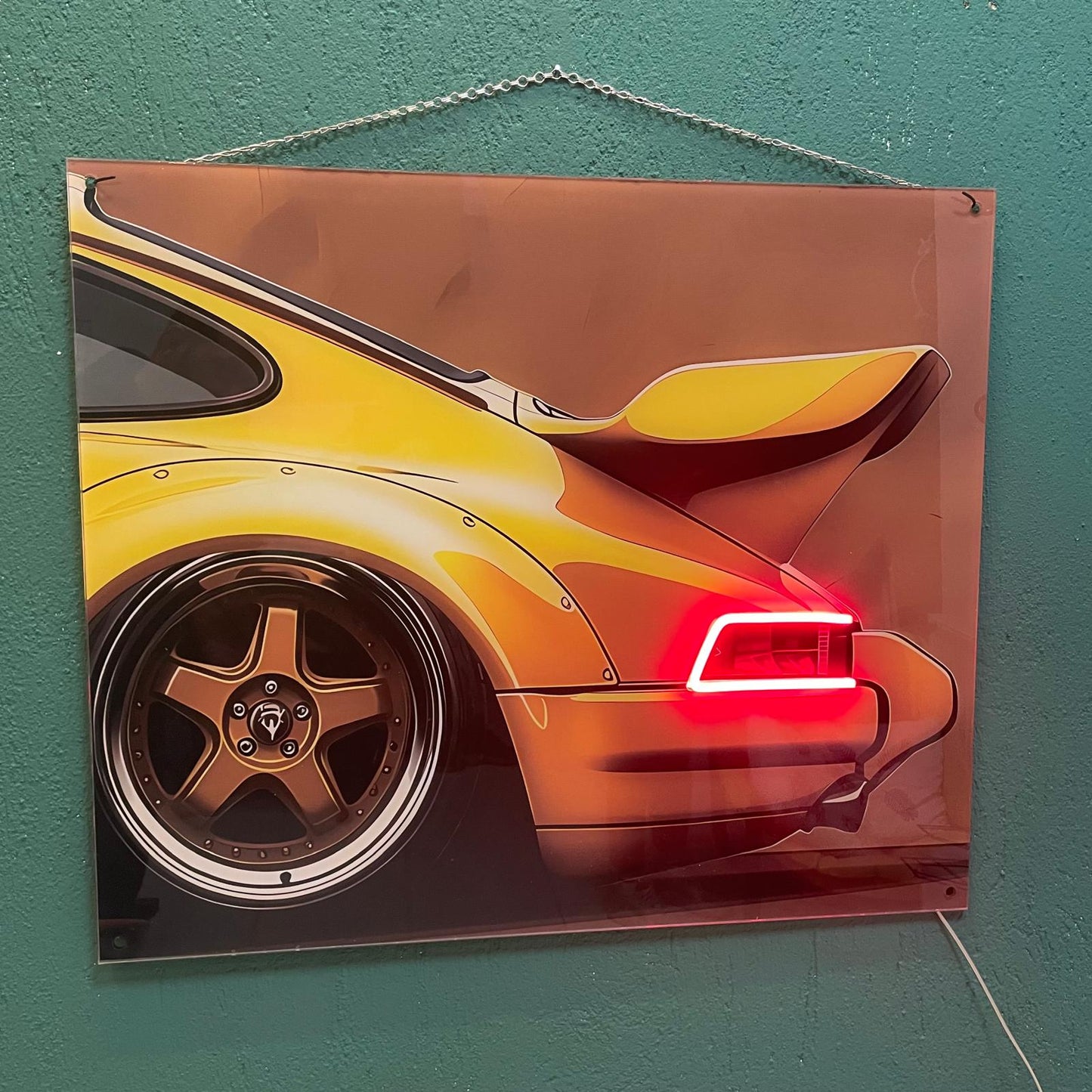 Sarı Klasik Spor Araba UV Baskı Neon Duvar Dekoru | Retro Pleksi Işıklı Tablo | Gamer Room ve Ofis Dekoru