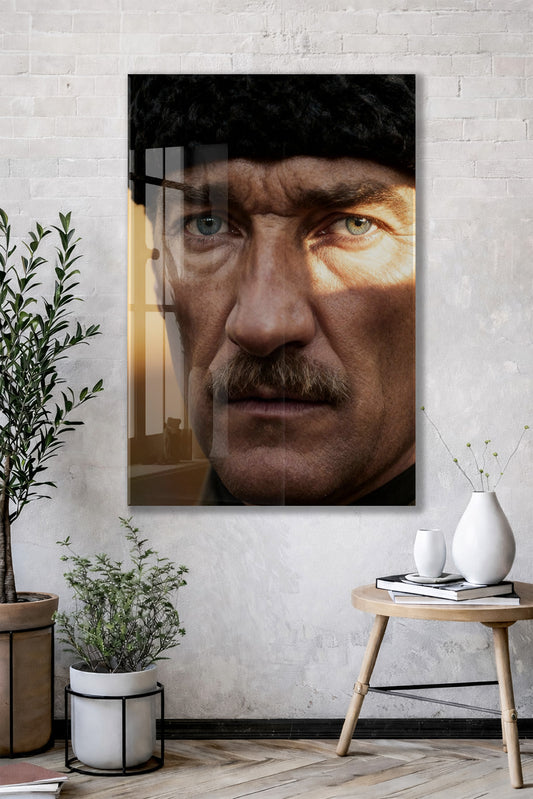 Mustafa Kemal Atatürk Portre Cam Tablo – Siyah Beyaz Derin Bakışlı Modern Duvar Dekoru -PeonyAta069