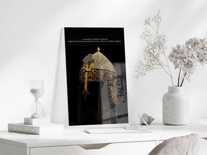 Fatih Sultan Mehmet Miğferi Cam Tablo – İstanbul’un Fethini Sembolize Eden Tarihi Duvar Dekoru