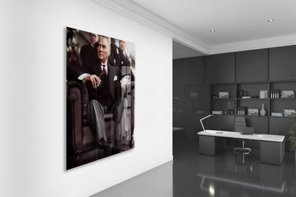 Atatürk Cam Tablo – İkonik Liderlik Portresi, 4 mm Temperli Cam Üzerine Prestijli ve Güçlü Duvar