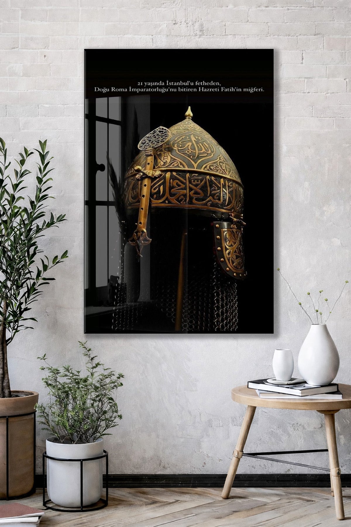 Fatih Sultan Mehmet Miğferi Cam Tablo – İstanbul’un Fethini Sembolize Eden Tarihi Duvar Dekoru