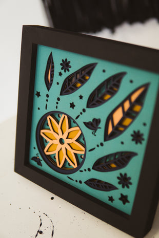 Dream Catcher 5 Katmanlı El Yapımı Çiçek ve Tüy Temalı Ahşap Dekor – Renkli MDF Tablo, Masa Üstü Mini Sanat Eseri (20x20 cm)