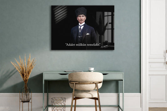 Kalpaklı Mustafa Kemal Atatürk Cam Tablo