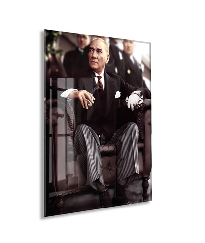 Atatürk Cam Tablo – İkonik Liderlik Portresi, 4 mm Temperli Cam Üzerine Prestijli ve Güçlü Duvar Dekoru -PeonyAta1026
