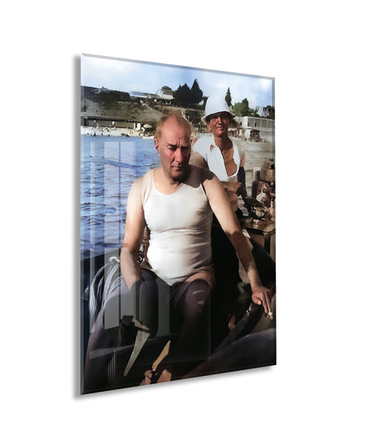 Gündelik Hayatta Atatürk Cam Tablo – Halkla İç İçe Liderliği Yansıtan 4 mm Temperli Cam Duvar Dekoru-PeonyAta1013