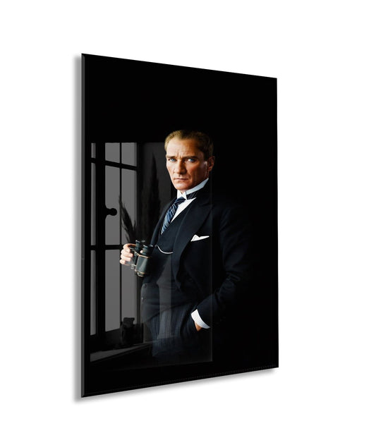 Atatürk Modern Portre Cam Tablo – Siyah Arka Planlı Liderlik Temalı 4 mm Temperli Cam -PeonyAta058