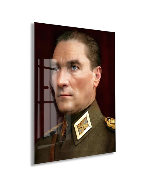 Askerî Üniformalı Atatürk Portre Cam Tablo – Güç ve Liderliği Yansıtan 4 mm Temperli Cam Duvar Dekoru -PeonyAta1005