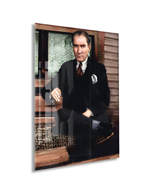 Atatürk Cam Tablo – Lider Portresi, 4 mm Temperli Cam Üzerine Prestijli Duvar Dekoru -PeonyAta1025