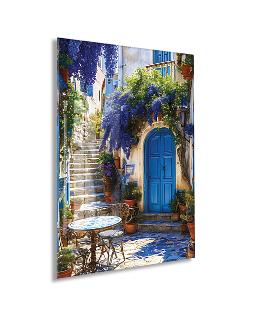 Mavi Kapılı Akdeniz Sokağı Cam Tablo – Çiçekli Taş Merdiven ve Ege Esintili Duvar Dekoru - Peony055