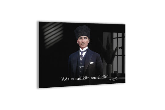 Kalpaklı Mustafa Kemal Atatürk Cam Tablo | “Adalet Mülkün Temelidir” Premium 4 mm Temperli Cam Tablo -PeonyAta1313