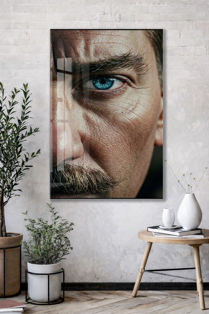 Atatürk Bakışı Cam Tablo – Yakın Plan Portre ile Cumhuriyetin Gücünü Yansıtan Duvar Sanatı -PeonyAta059