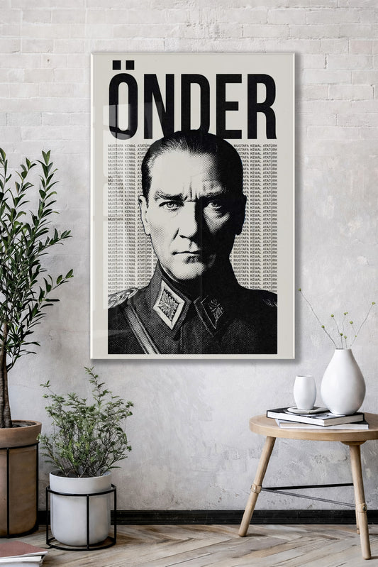 Mustafa Kemal Atatürk Önder Cam Tablo – Modern Tipografik Atatürk Duvar Dekoru -PeonyAta072