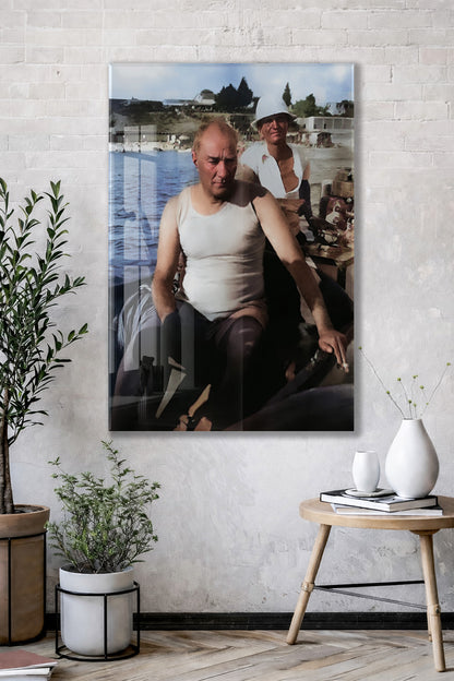 Gündelik Hayatta Atatürk Cam Tablo – Halkla İç İçe Liderliği Yansıtan 4 mm Temperli Cam Duvar Dekoru-PeonyAta1013