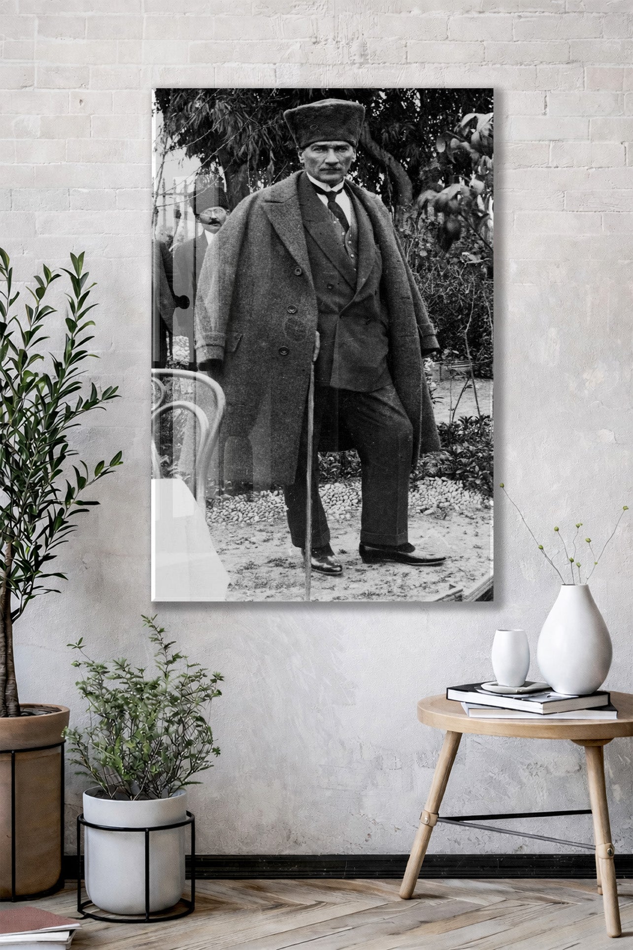 Atatürk Siyah Beyaz Cam Tablo – Bastonlu Tam Boy Portre 4 mm Temperli Cam -PeonyAta060