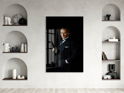 Atatürk Modern Portre Cam Tablo – Siyah Arka Planlı Liderlik Temalı 4 mm Temperli Cam -PeonyAta058