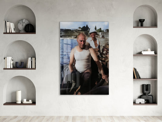 Gündelik Hayatta Atatürk Cam Tablo – Halkla İç İçe Liderliği Yansıtan 4 mm Temperli Cam Duvar Dekoru-PeonyAta1013