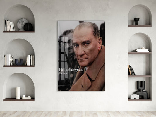 Halaskârgazi Atatürk Cam Tablo – Kurtarıcı Kimliğini Yansıtan 4 mm Temperli Cam Duvar Dekoru -PeonyAta1009