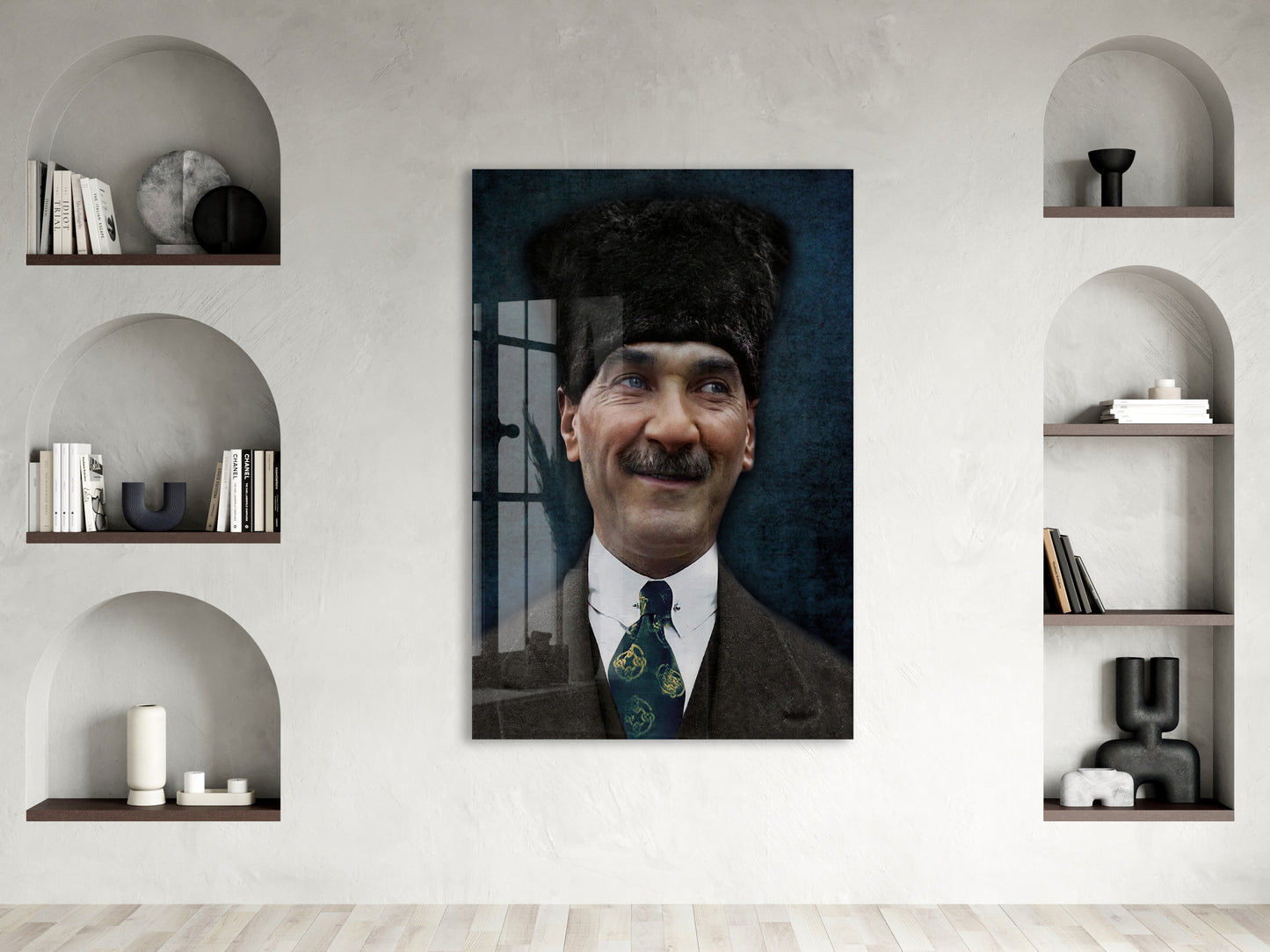 Kalpaklı Atatürk Portre Cam Tablo – Millî Mücadele Ruhunu Yansıtan Modern 4 mm Temperli Cam Duvar Dekoru -PeonyAta1003