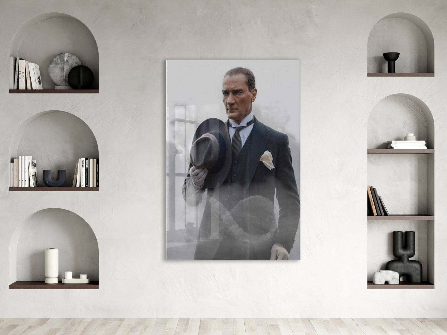 Atatürk Şapkalı Portre Cam Tablo | Zarif ve Güçlü Atatürk Tasviri, Modern Duvar Dekoru, UV Baskı Temperli Cam PeonyAta048