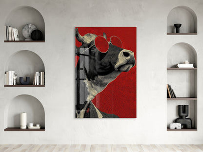 Pop Art Tarzı Boğa Cam Tablo – Kırmızı Arka Planlı Karizmatik Duvar Dekoru - Peony077