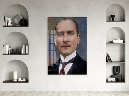 Atatürk Cam Tablo – Zamansız ve Asil Portre, 4 mm Temperli Cam Üzerine Modern Duvar Dekoru -PeonyAta1030