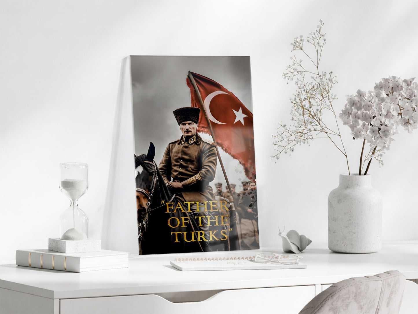 Father Of The Turks , Atatürk At Üzerinde Cam Tablo – Türk Bayraklı Başkomutan Portresi 4 mm Temperli Cam -PeonyAta061