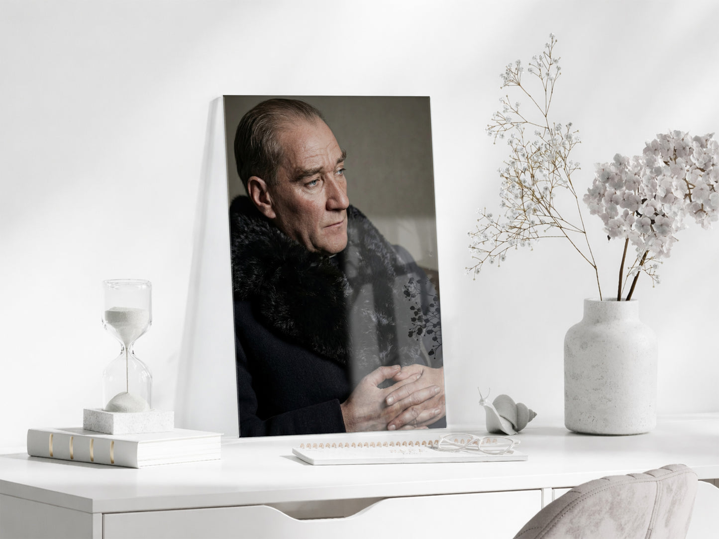 Mustafa Kemal Atatürk Portre Cam Tablo | Renkli 4 mm Temperli UV Baskılı Premium Duvar Dekoru -PeonyAta1310