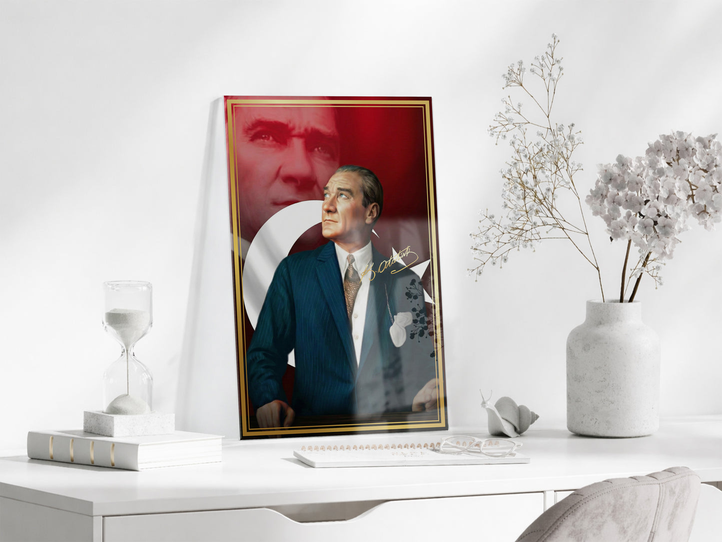 Mustafa Kemal Atatürk Türk Bayraklı Cam Tablo | İmzalı 4 mm Temperli UV Baskılı Premium Duvar Tablosu -PeonyAta1304