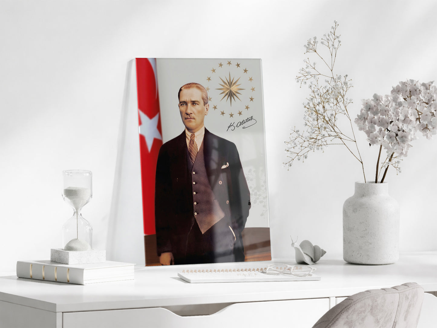 Mustafa Kemal Atatürk Türk Bayraklı Cam Tablo | 4 mm Temperli UV Baskılı Premium Duvar Dekoru -PeonyAta1303