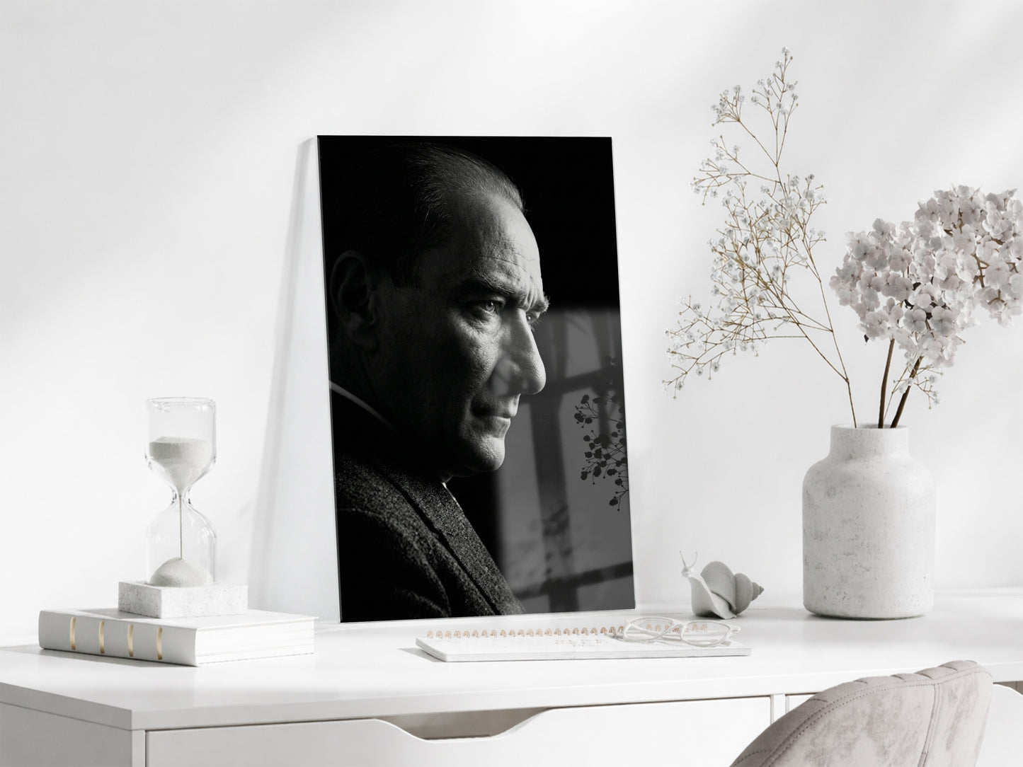 Mustafa Kemal Atatürk Siyah Beyaz Cam Tablo | 4 mm Temperli UV Baskılı Premium Duvar Dekoru-PeonyAta1301