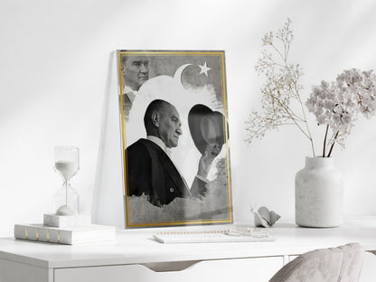 Şapkalı Mustafa Kemal Atatürk Cam Tablo | Sanatsal 4 mm Temperli UV Baskılı Duvar Dekoru -PeonyAta1306