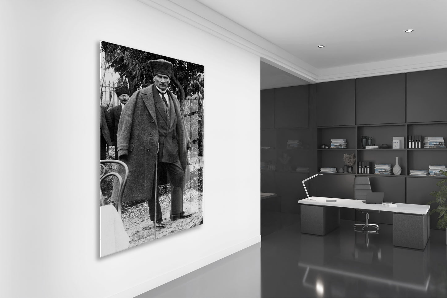 Atatürk Siyah Beyaz Cam Tablo – Bastonlu Tam Boy Portre 4 mm Temperli Cam -PeonyAta060