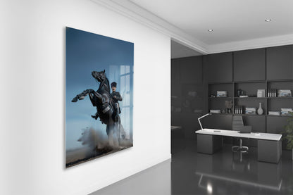 Atatürk At Üzerinde Cam Tablo – Liderlik ve Kurtuluş Ruhunu Yansıtan 4 mm Temperli Cam -PeonyAta056