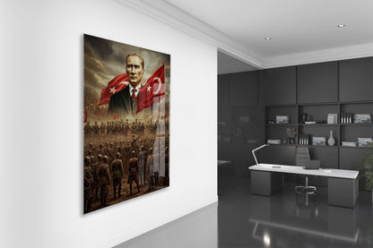 Atatürk ve Türk Bayrağı Cam Baskı Tablo | Kurtuluş Savaşı Temalı Tarihi Duvar Dekoru, 4mm Temperli Cam, Yüksek Çözünürlüklü UV Baskı PeonyAta044