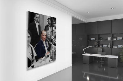 Diplomatik Davette Atatürk Cam Tablo – Devlet Adamlığı ve Modern Cumhuriyeti Yansıtan 4 mm Temperli Cam Duvar Dekoru -PeonyAta1016