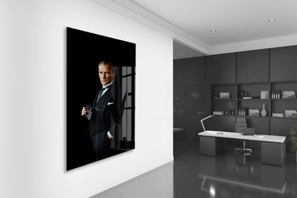 Atatürk Modern Portre Cam Tablo – Siyah Arka Planlı Liderlik Temalı 4 mm Temperli Cam -PeonyAta058