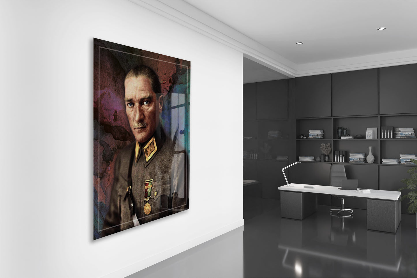 Madalyalı Askerî Üniformalı Atatürk Cam Tablo – Zafer ve Liderliği Yansıtan 4 mm Temperli Cam Duvar Dekoru -PeonyAta1010