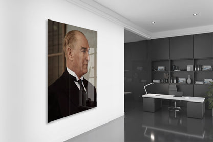 Atatürk Profil Portre Cam Tablo – Liderlik ve Vizyonu Yansıtan Modern 4 mm Temperli Cam Duvar Dekoru -PeonyAta1002