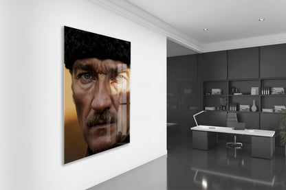 Mustafa Kemal Atatürk Portre Cam Tablo – Siyah Beyaz Derin Bakışlı Modern Duvar Dekoru -PeonyAta069