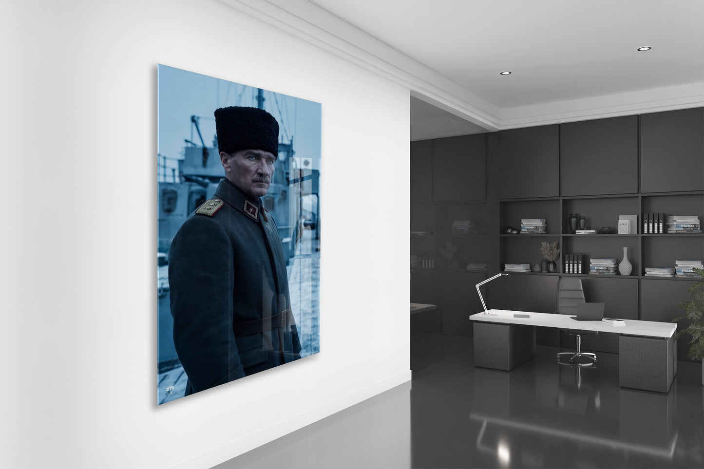 Atatürk Askerî Üniformalı Cam Tablo – Cephe ve Liderlik Temalı Premium Cam Duvar Tablosu -PeonyAta065