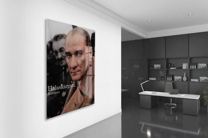 Halaskârgazi Atatürk Cam Tablo – Kurtarıcı Kimliğini Yansıtan 4 mm Temperli Cam Duvar Dekoru -PeonyAta1009