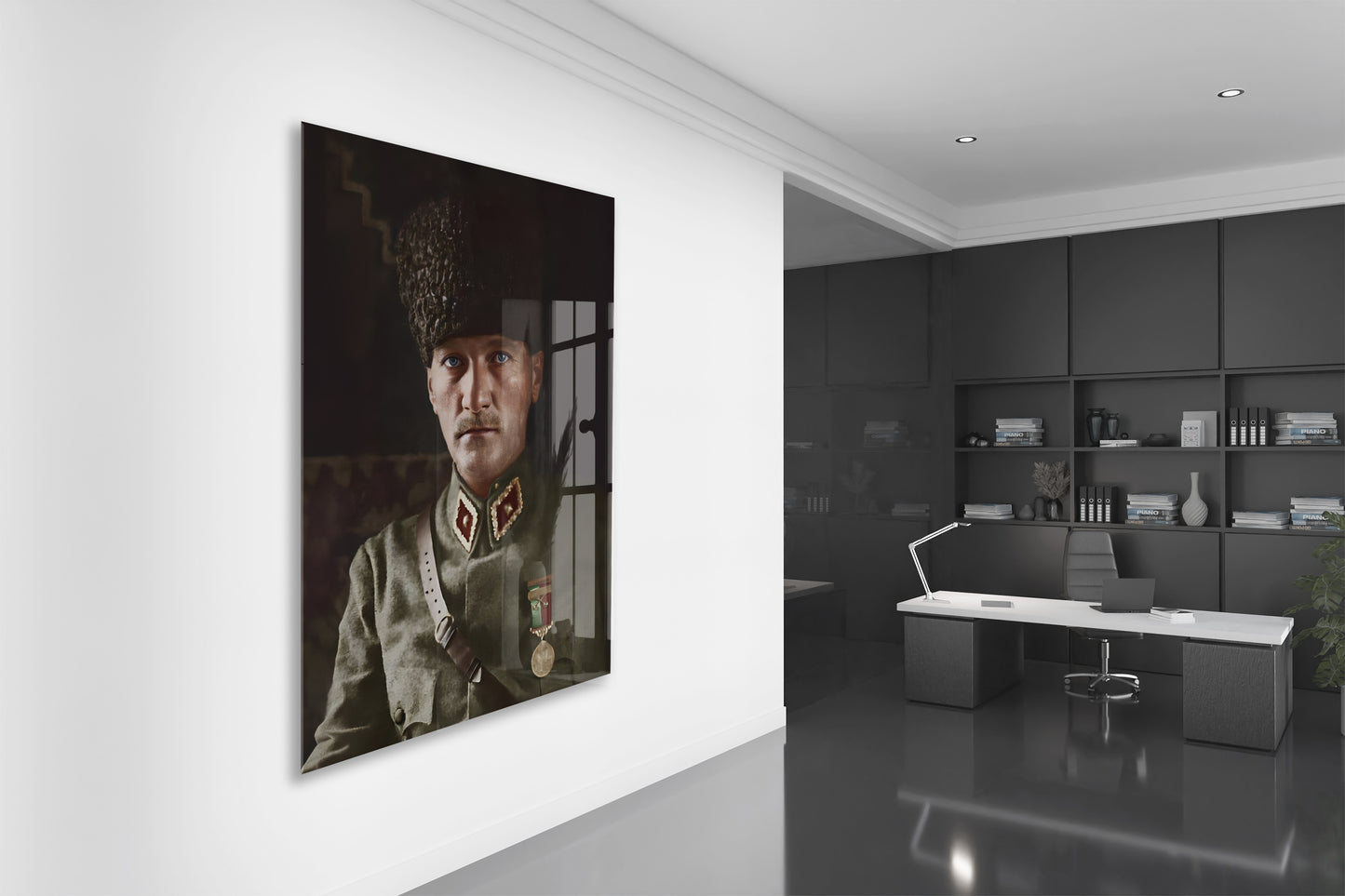Atatürk Cam Tablo – Askerî Üniformalı İkonik Portre, 4 mm Temperli Cam Üzerine Premium Duvar Dekoru -PeonyAta1029
