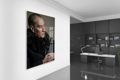 Mustafa Kemal Atatürk Portre Cam Tablo | Renkli 4 mm Temperli UV Baskılı Premium Duvar Dekoru -PeonyAta1310