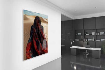 “Çölün Sessiz Tanığı” – Desenli Örtülü Kadın Figürü Cam Tablo - Peony065