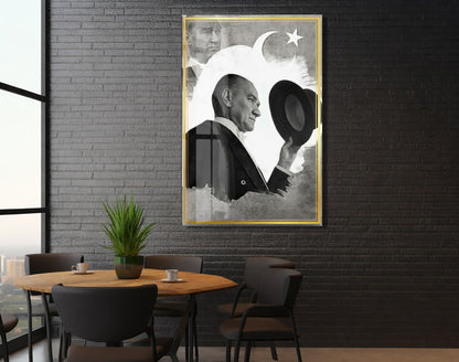 Şapkalı Mustafa Kemal Atatürk Cam Tablo | Sanatsal 4 mm Temperli UV Baskılı Duvar Dekoru -PeonyAta1306