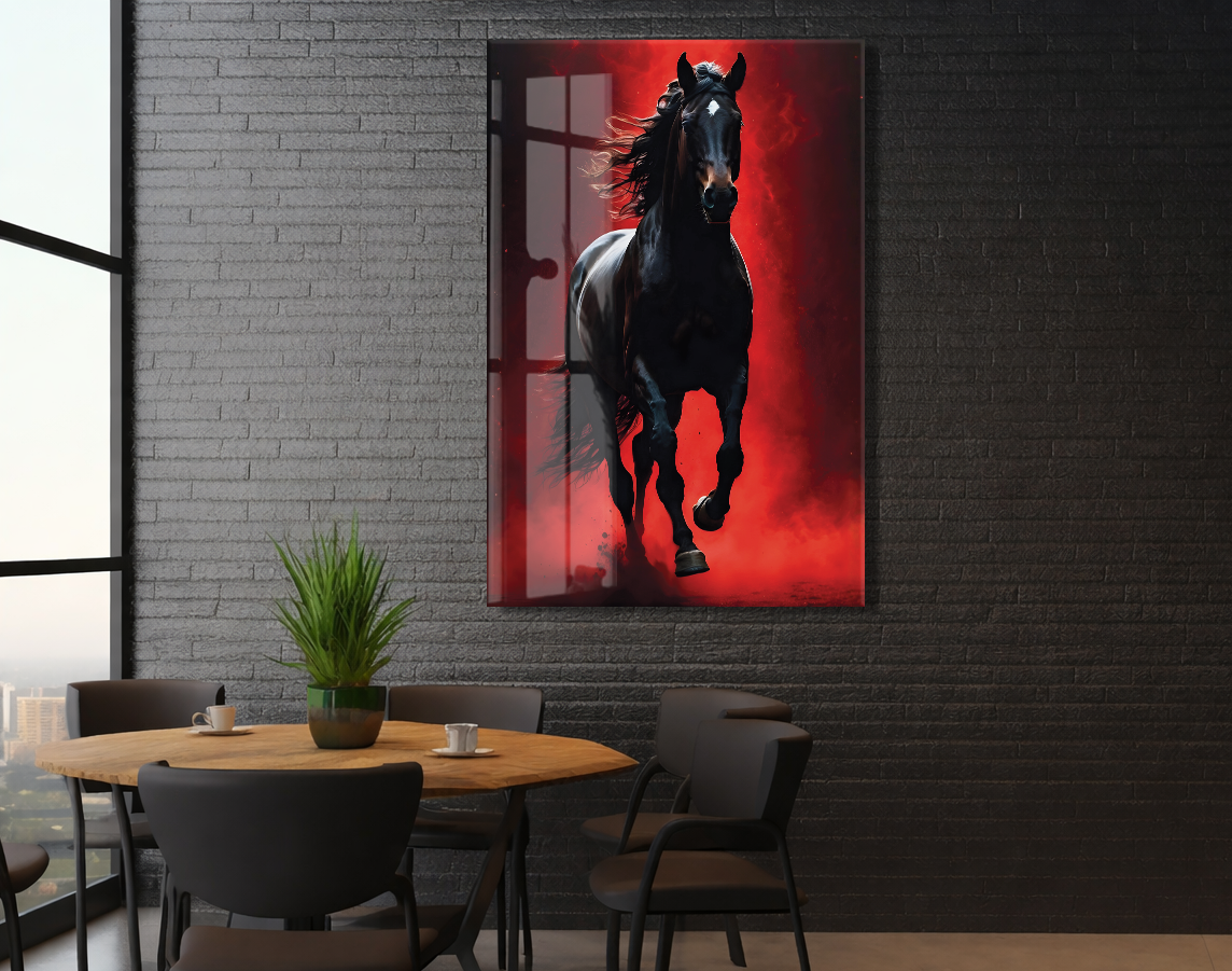 Kırmızı Arka Planlı Siyah At Cam Tablo – Güç ve Özgürlüğü Yansıtan Modern Sanatsal Duvar Dekoru - Peony021