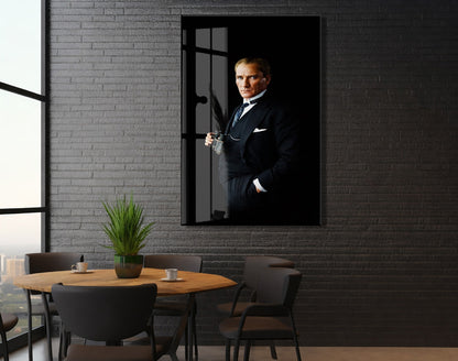 Atatürk Modern Portre Cam Tablo – Siyah Arka Planlı Liderlik Temalı 4 mm Temperli Cam -PeonyAta058